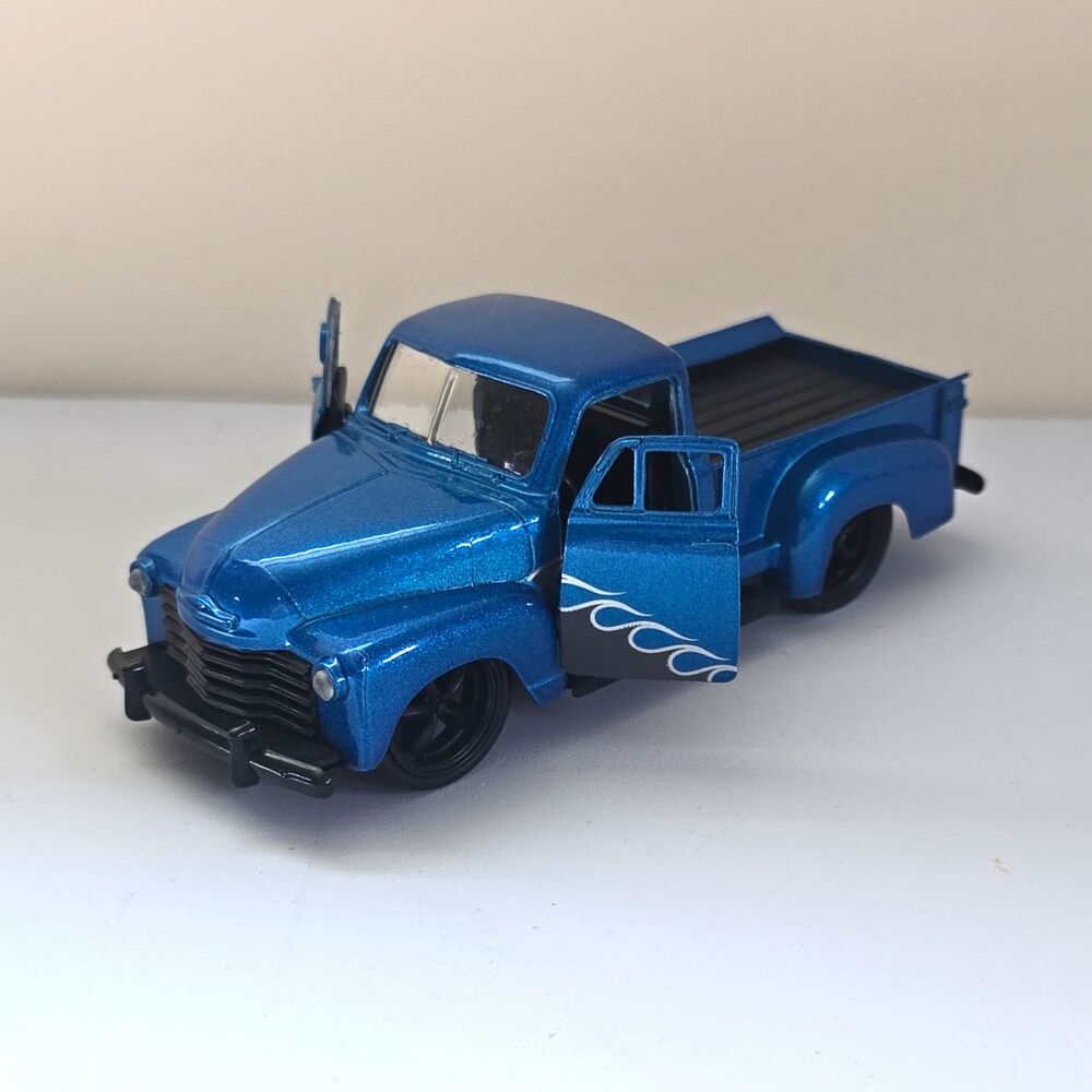 Jada Just Trucks 1952 Chevrolet Chevy Pickup 1:32 Diecast Blue Opening Doors